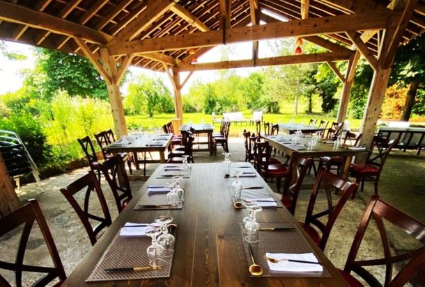 Repas de séminaire sous le préau de la Cotonne